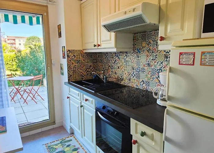 Lejlighed 45m2 With Garden In Saint-raphael